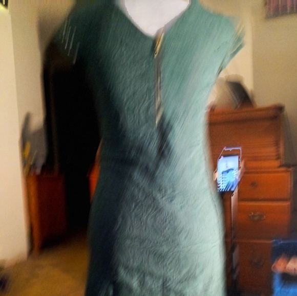 Dress, green , good condition and brand SheIn. Size Small - Picture 3 of 4